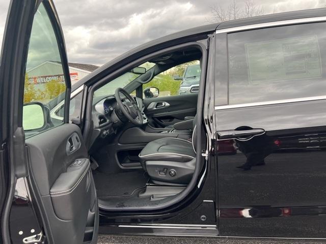 new 2026 Chrysler Pacifica car, priced at $46,905