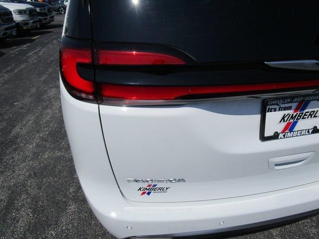 new 2024 Chrysler Pacifica car, priced at $48,035