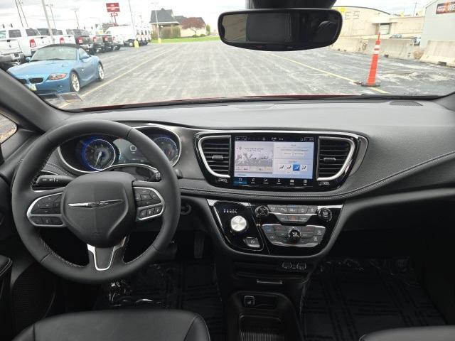 new 2025 Chrysler Pacifica car, priced at $43,601