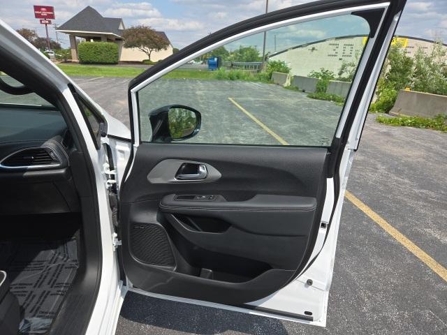 used 2024 Chrysler Pacifica Hybrid car, priced at $37,994