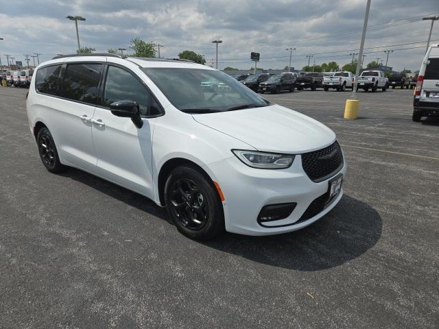 used 2024 Chrysler Pacifica Hybrid car, priced at $37,994