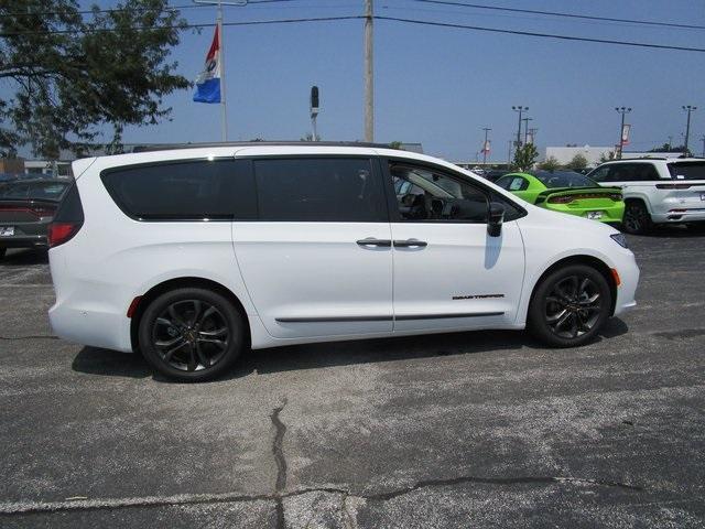 new 2024 Chrysler Pacifica car, priced at $40,345