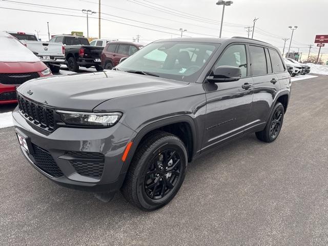 new 2025 Jeep Grand Cherokee car, priced at $42,075