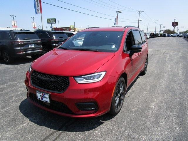 new 2024 Chrysler Pacifica car, priced at $41,190