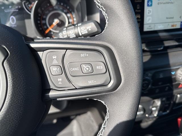 new 2025 Jeep Wrangler car, priced at $43,250