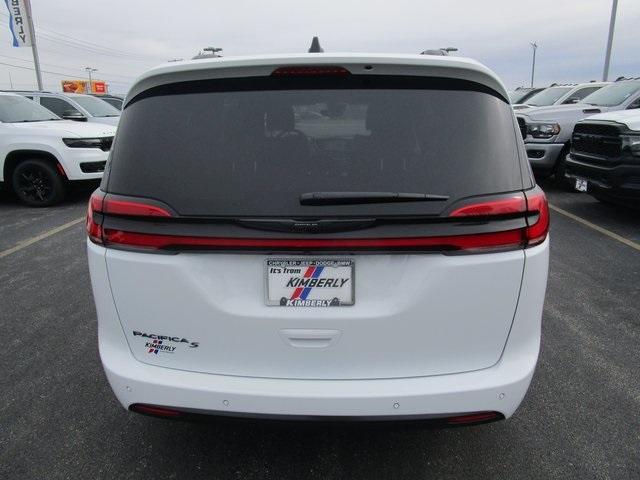 new 2024 Chrysler Pacifica car, priced at $39,595