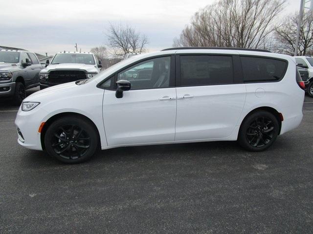 new 2024 Chrysler Pacifica car, priced at $39,595