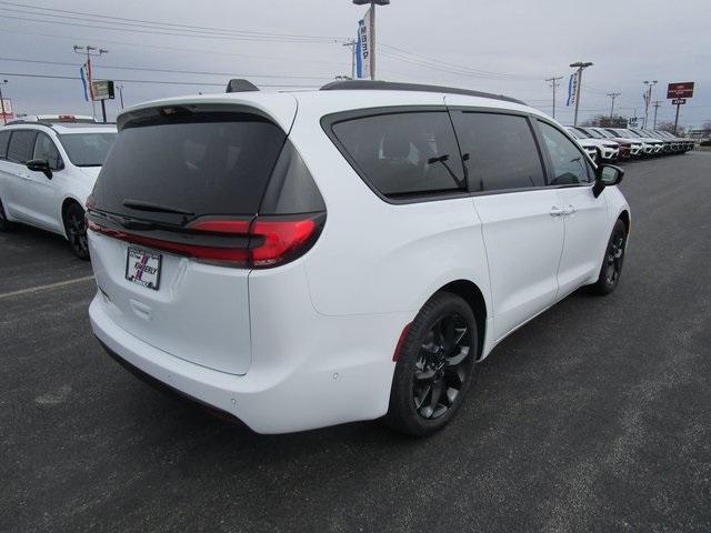 new 2024 Chrysler Pacifica car, priced at $39,595