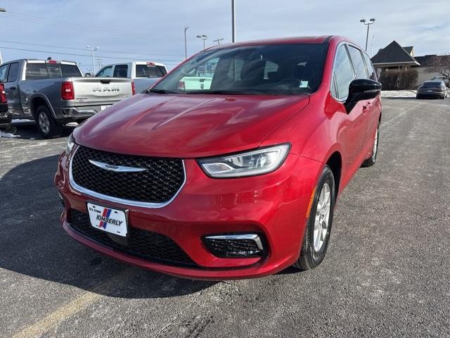 new 2025 Chrysler Pacifica car, priced at $41,420