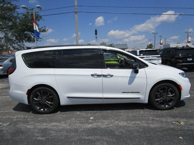 new 2024 Chrysler Pacifica car, priced at $40,845