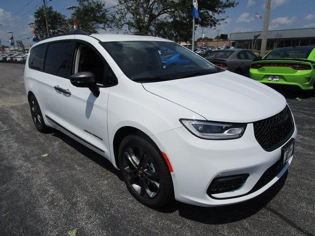 new 2024 Chrysler Pacifica car, priced at $40,845