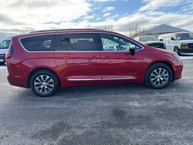 new 2025 Chrysler Pacifica Hybrid car, priced at $45,475