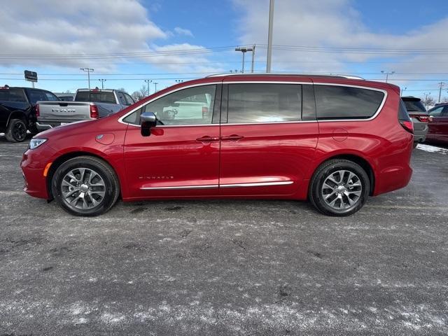 new 2025 Chrysler Pacifica Hybrid car, priced at $45,475