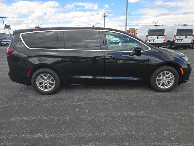 new 2025 Chrysler Pacifica car, priced at $40,603