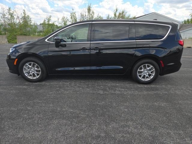 new 2025 Chrysler Pacifica car, priced at $40,603