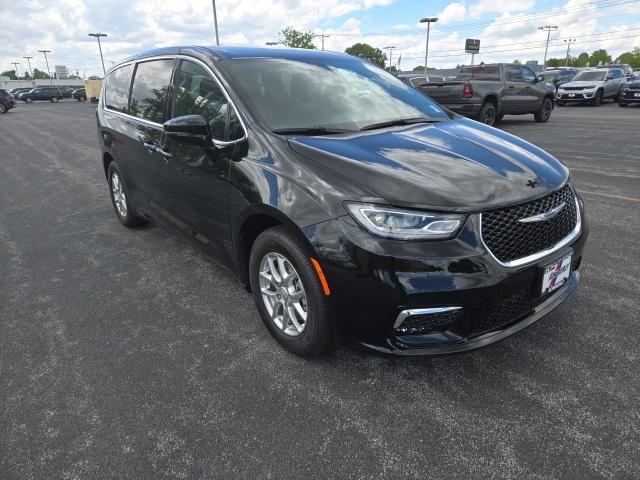 new 2025 Chrysler Pacifica car, priced at $40,603