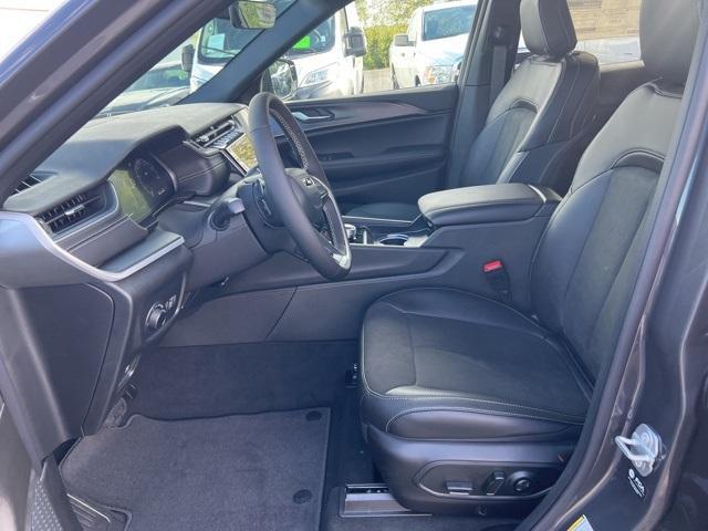 new 2025 Jeep Grand Cherokee car, priced at $41,900