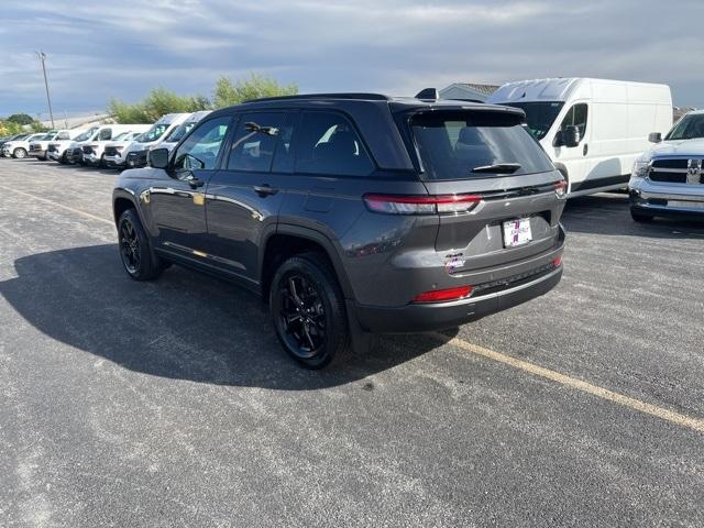 new 2025 Jeep Grand Cherokee car, priced at $41,900