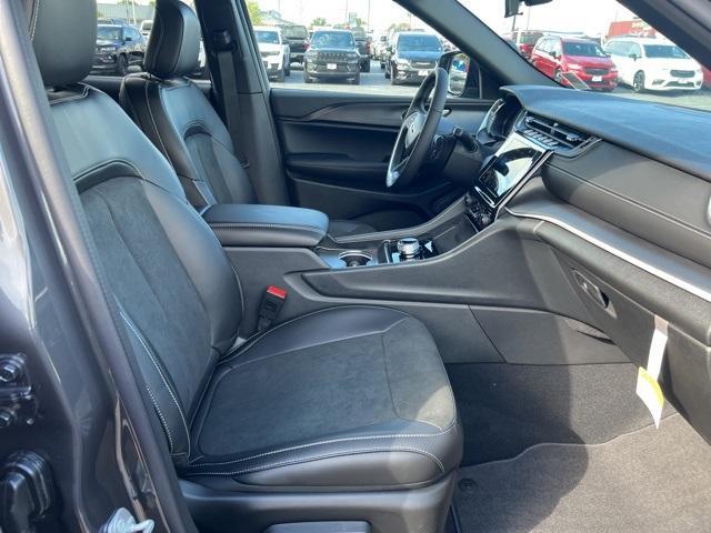 new 2025 Jeep Grand Cherokee car, priced at $41,900