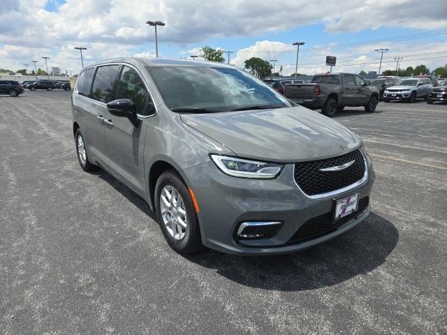 new 2025 Chrysler Pacifica car, priced at $41,019