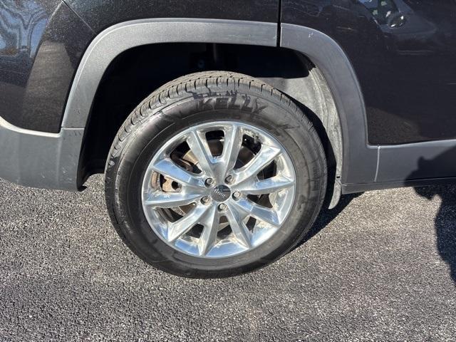 used 2016 Jeep Cherokee car, priced at $11,892