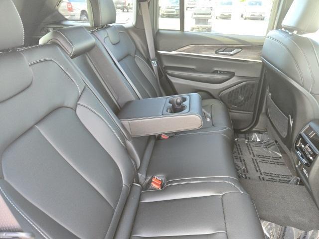 new 2025 Jeep Grand Cherokee car, priced at $43,568