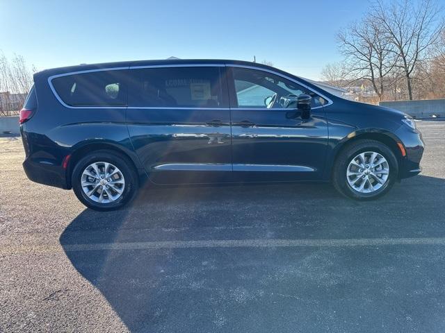 new 2025 Chrysler Pacifica car, priced at $44,415