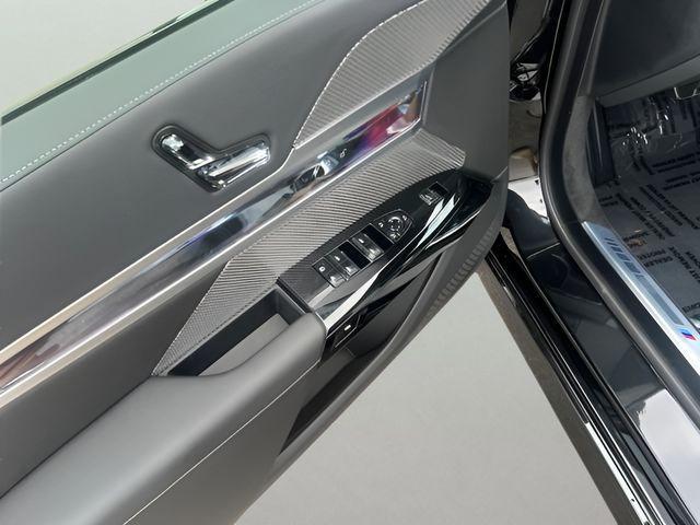new 2025 BMW 760 car, priced at $129,225