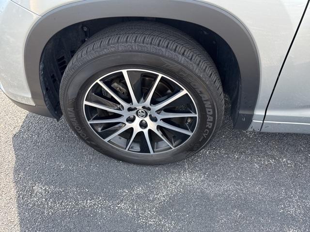 used 2017 Toyota Highlander car, priced at $21,952