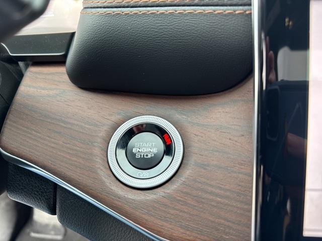 new 2025 Jeep Grand Cherokee car, priced at $59,910