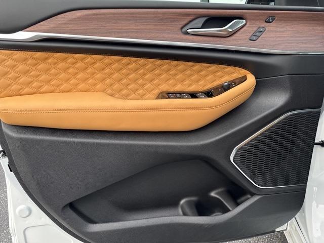 new 2025 Jeep Grand Cherokee car, priced at $59,910