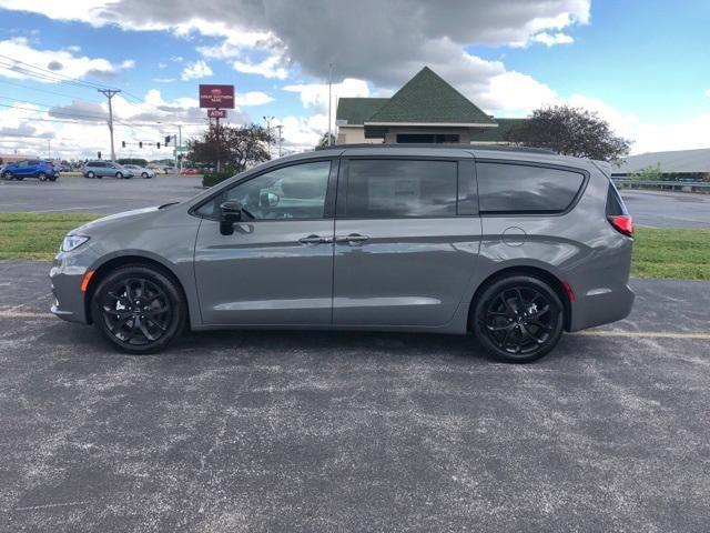 new 2024 Chrysler Pacifica car, priced at $41,435