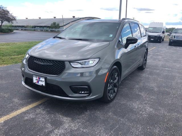 new 2024 Chrysler Pacifica car, priced at $41,435