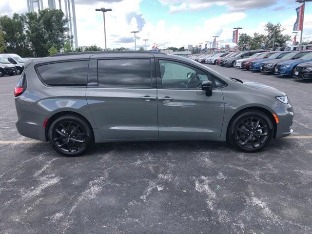 new 2024 Chrysler Pacifica car, priced at $41,435