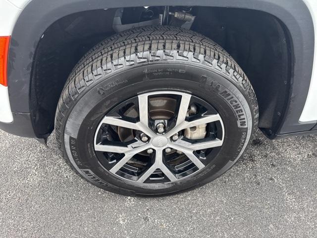 used 2024 Jeep Grand Cherokee car, priced at $35,903