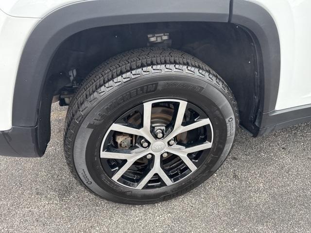 used 2024 Jeep Grand Cherokee car, priced at $35,903