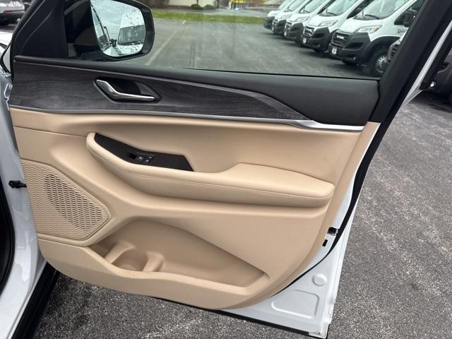 used 2024 Jeep Grand Cherokee car, priced at $35,903