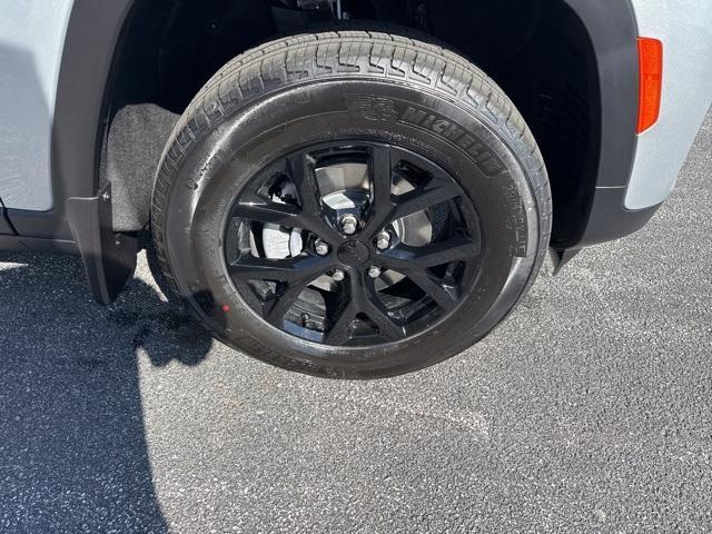 new 2025 Jeep Grand Cherokee car, priced at $41,900
