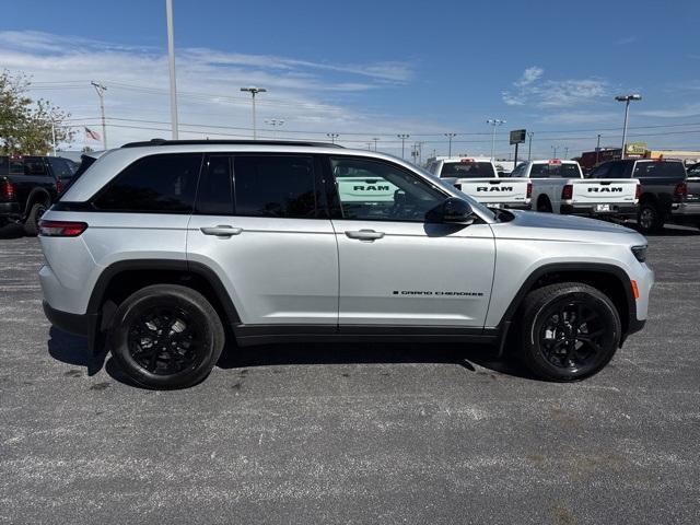 new 2025 Jeep Grand Cherokee car, priced at $41,900