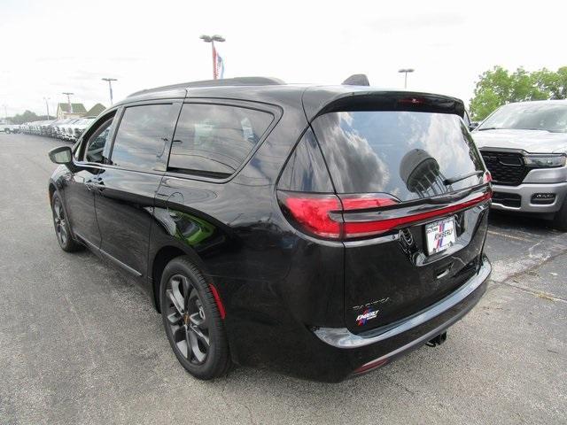 new 2024 Chrysler Pacifica car, priced at $40,845