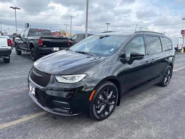 new 2026 Chrysler Pacifica car, priced at $51,685