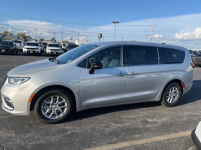 new 2026 Chrysler Pacifica car, priced at $41,865