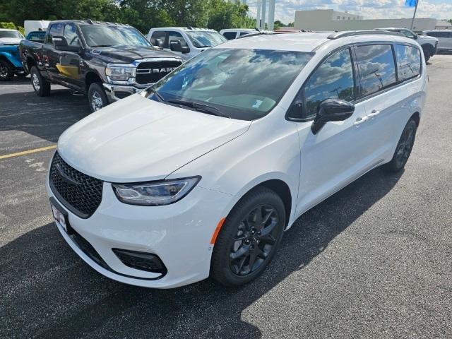 new 2024 Chrysler Pacifica car, priced at $41,790