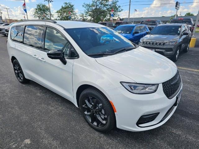 new 2024 Chrysler Pacifica car, priced at $41,790