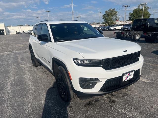 new 2025 Jeep Grand Cherokee car, priced at $40,135