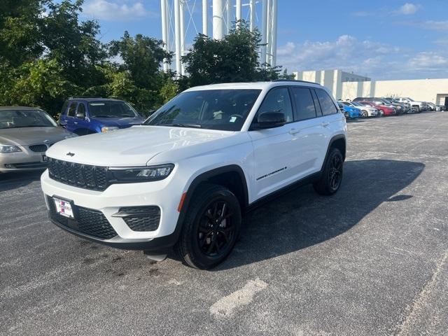 new 2025 Jeep Grand Cherokee car, priced at $40,135