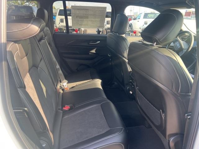 new 2025 Jeep Grand Cherokee car, priced at $40,135