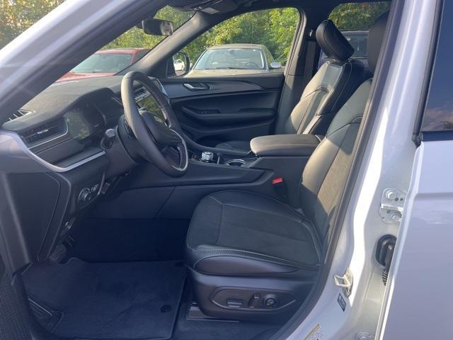 new 2025 Jeep Grand Cherokee car, priced at $40,135