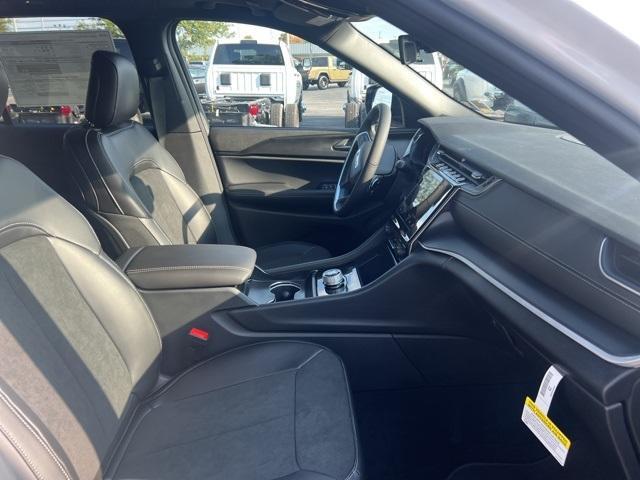 new 2025 Jeep Grand Cherokee car, priced at $40,135