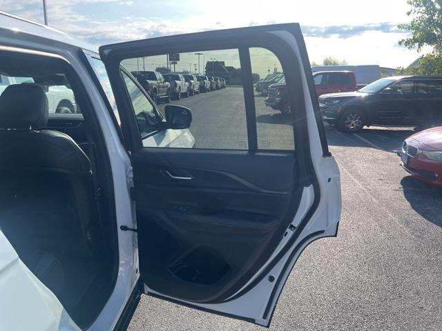 new 2025 Jeep Grand Cherokee car, priced at $40,135